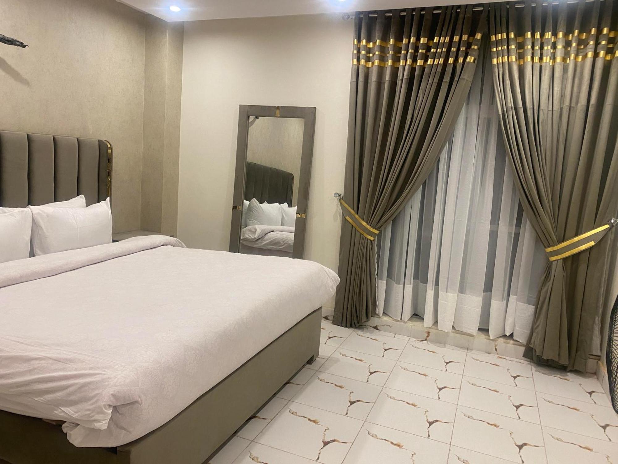 Luxe Suites Bahria Town Lahor Kültér fotó